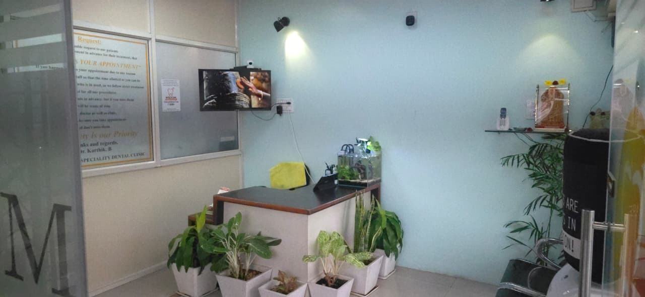 Wide view of the Wisdom Dental reception desk